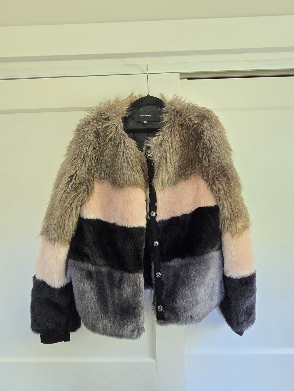 Vero Moda Color Block Short Faux Fur Medium Jacket